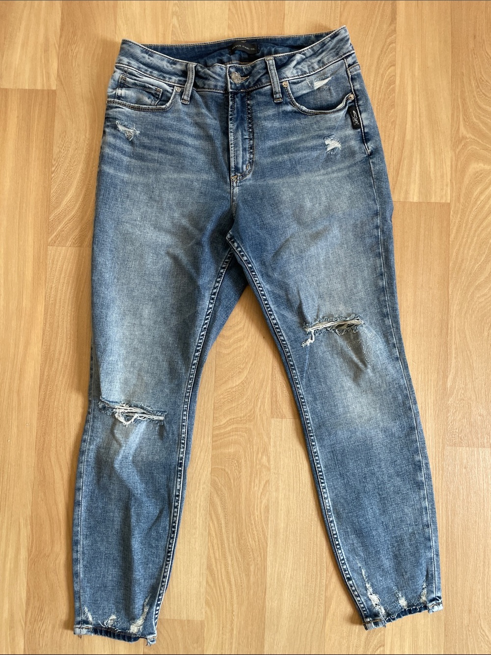Silver Jeans Distressed Avery Skinny Size 31/27